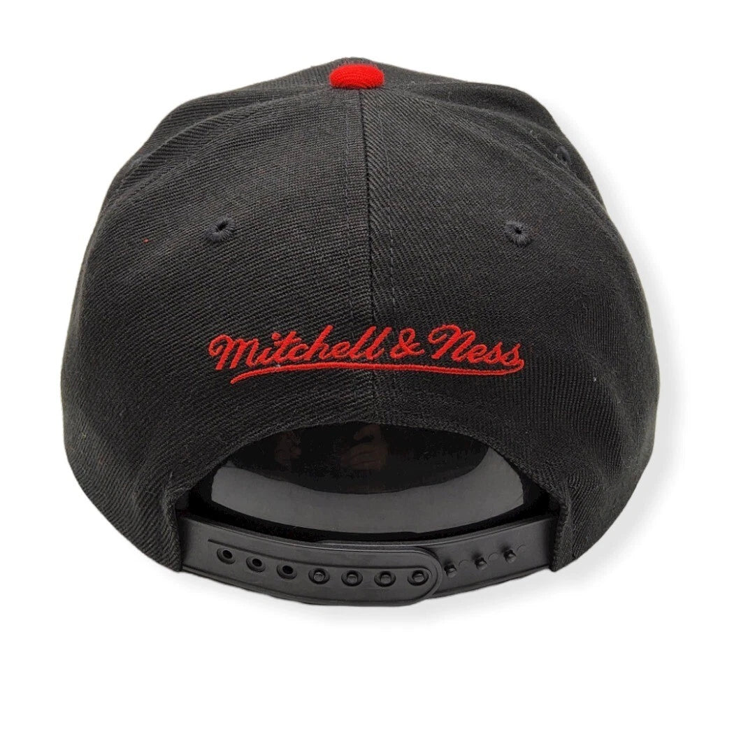 Detroit Pistons Core Basic HWC Black/Red Adjustable Snapback Hat - Mitchell & Ness -