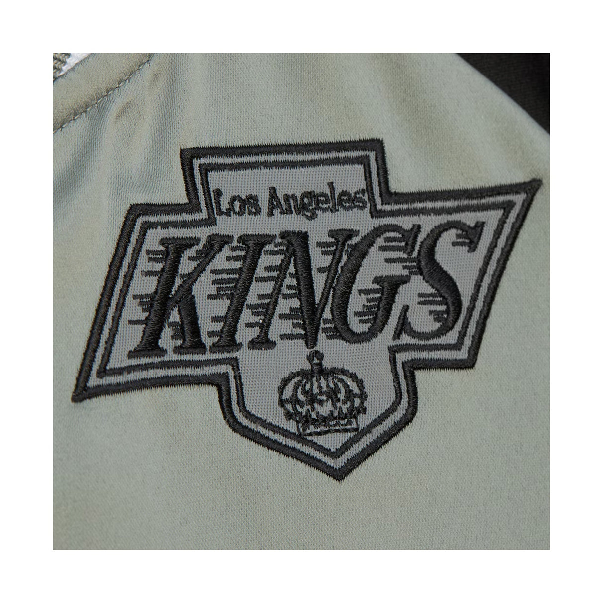 Los Angeles Kings Vintage Logo Double Clutch Gray Satin Full - Snap Jacket - Mitchell & Ness - 22030431601