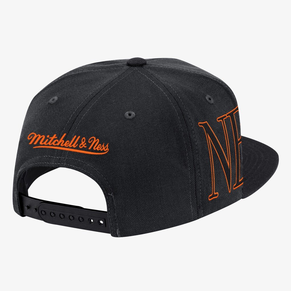 New York Knicks Black Winner Circle Snapback - Mitchell & Ness -