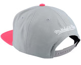 San Antonio Spurs gray and pink snapback cap featuring a Mitchell & Ness logo on the back. Ideal for fans.