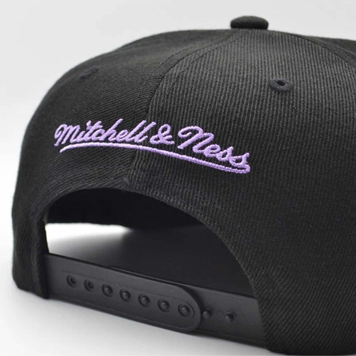 Los Angeles Lakers Black Hardwood Classics Purple Logo Snapback Hat - Mitchell & Ness - 