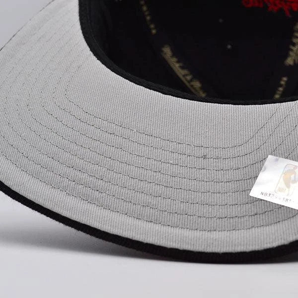 Miami Heat Black Thermal Flame Logo Snapback Hat - Mitchell & Ness - 