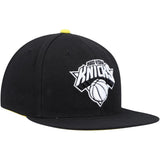 New York Knicks Black/Yellow Lightning Hook Snapback - Mitchell & Ness - 